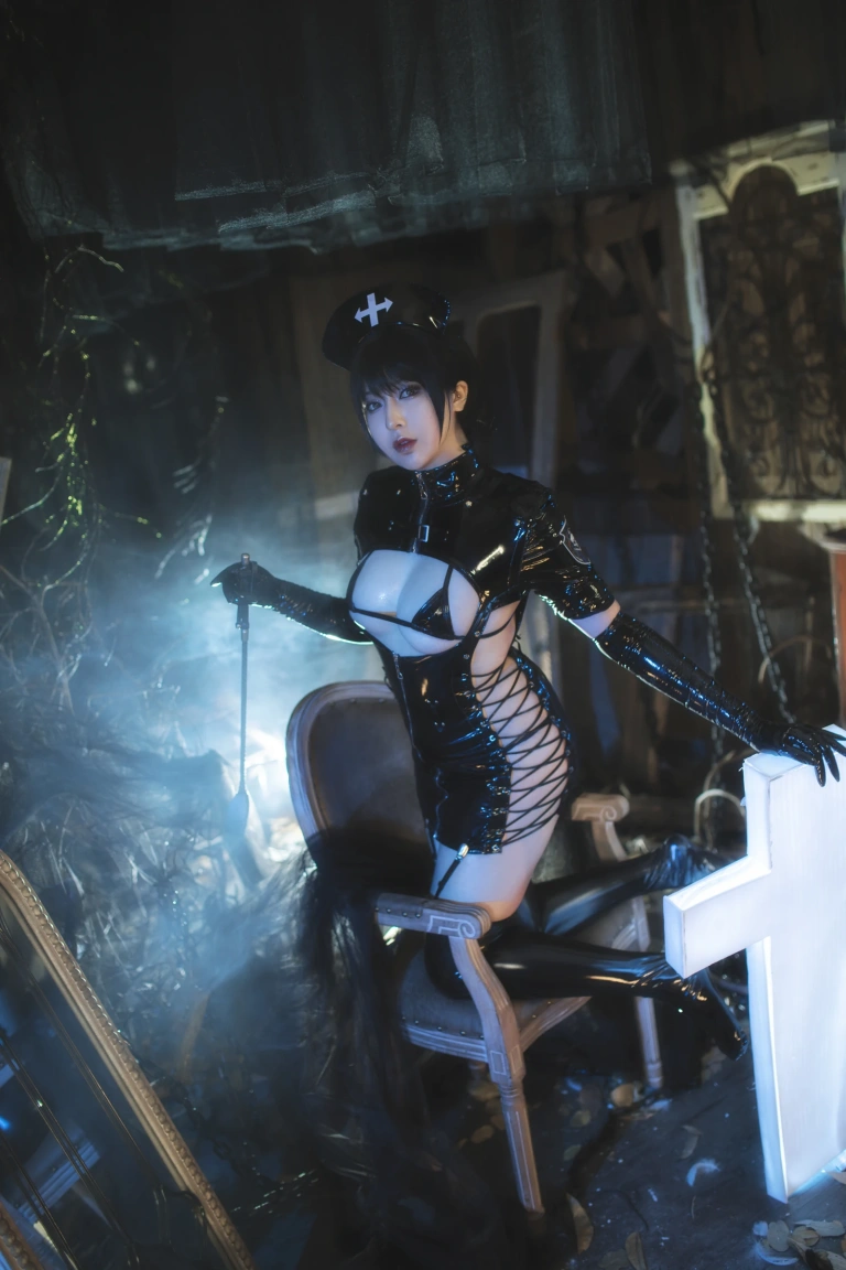 小容仔咕咕咕w《黑暗护士》主题写真：58张全套美图