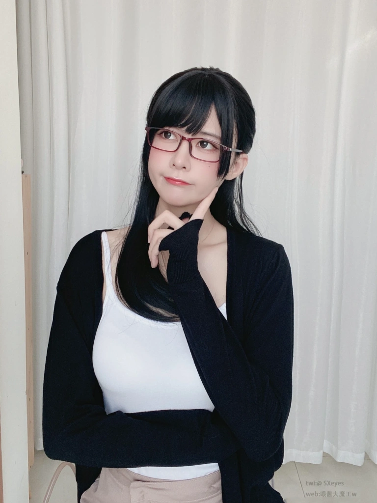 眼酱大魔王w《想喝可乐的OL》主题写真：30张全套美图