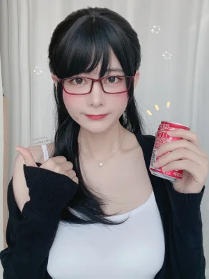 眼酱大魔王w《想喝可乐的OL》主题写真：30张全套美图