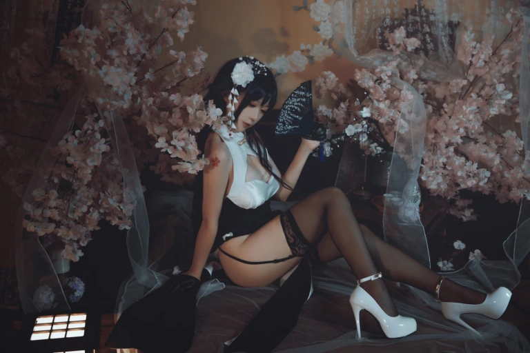 樱落酱w《吾妻旗袍》主题写真：20张全套美图