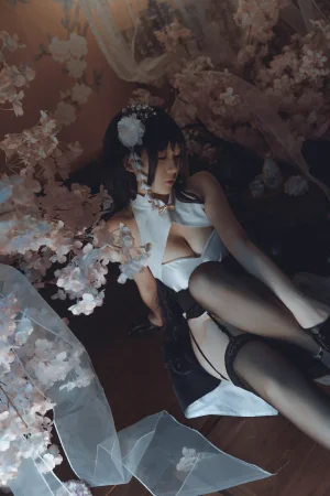 樱落酱w《吾妻旗袍》主题写真：20张全套美图