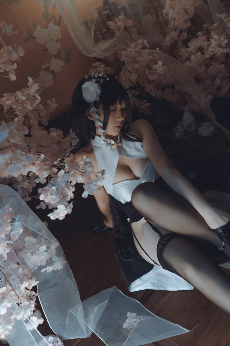 樱落酱w《吾妻旗袍》主题写真：20张全套美图
