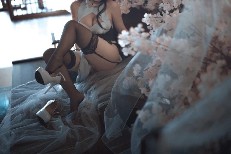 樱落酱w《吾妻旗袍》主题写真：20张全套美图