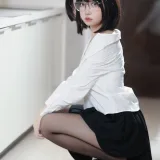洛桑w伊梓《眼镜妹妹》主题写真：32张全套美图