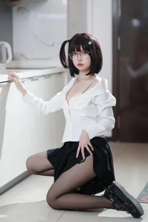 洛桑w伊梓《眼镜妹妹》主题写真：32张全套美图