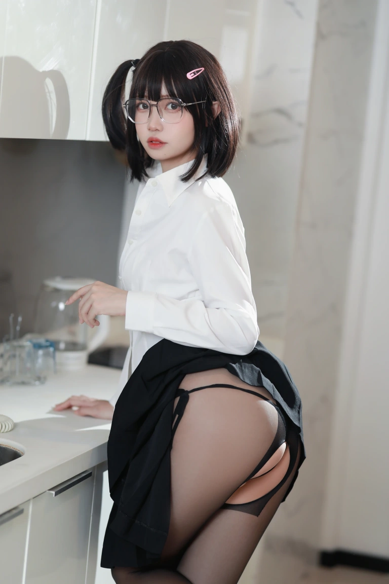 洛桑w伊梓《眼镜妹妹》主题写真：32张全套美图