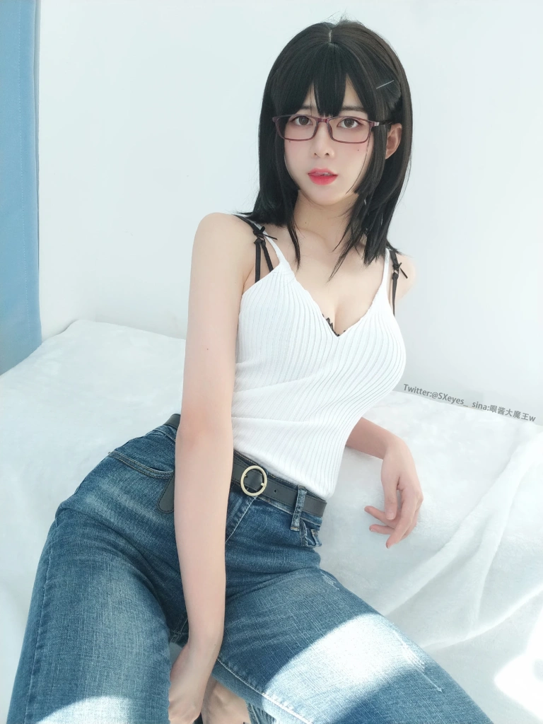眼酱大魔王w《牛仔裤》主题写真：32张全套美图