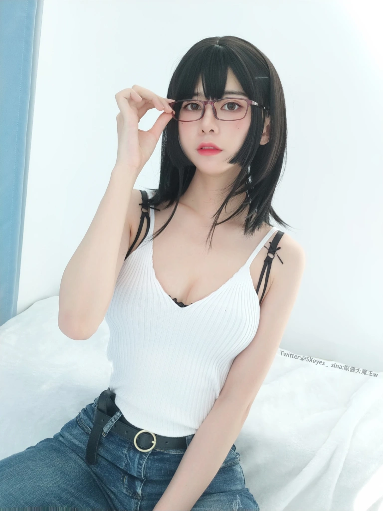 眼酱大魔王w《牛仔裤》主题写真：32张全套美图