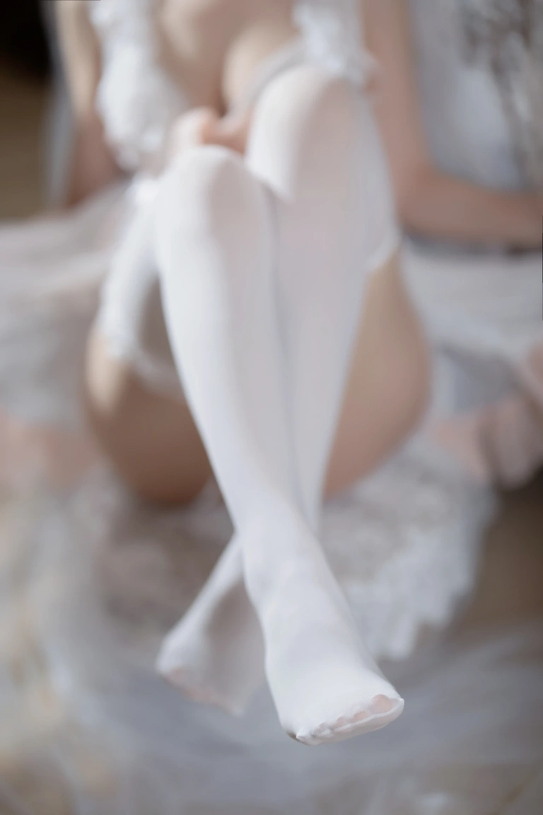 洛桑w伊梓《暖冬日记》主题写真：32张全套美图