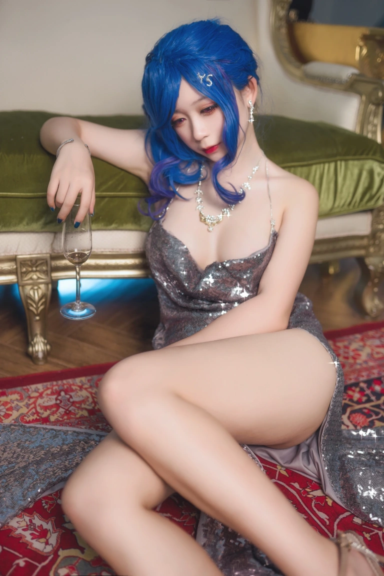 樱落酱w《圣路易斯礼服》主题写真：24张全套美图