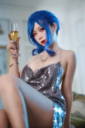 樱落酱w《圣路易斯礼服》主题写真：24张全套美图