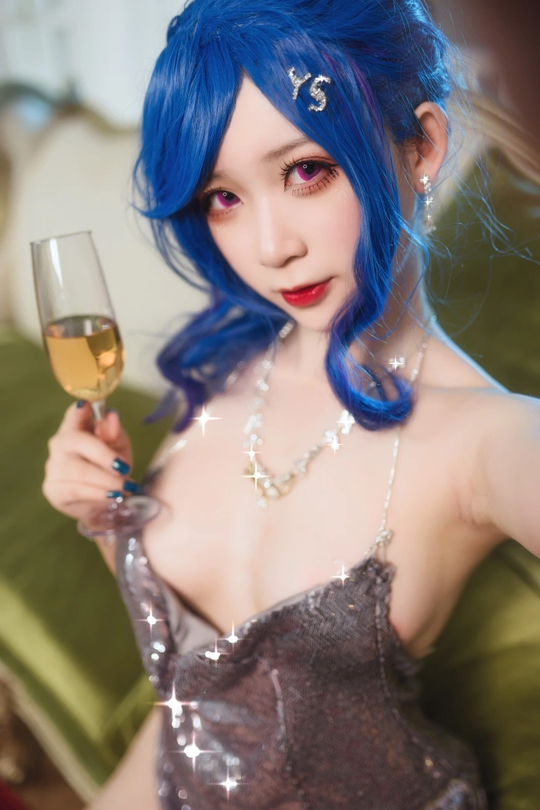 樱落酱w《圣路易斯礼服》主题写真：24张全套美图