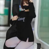 洛桑w伊梓《升玖老师 地铁吉他》主题写真：26张全套美图