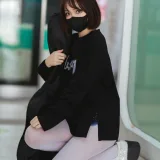洛桑w伊梓《升玖老师 地铁吉他》主题写真：26张全套美图
