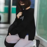 洛桑w伊梓《升玖老师 地铁吉他》主题写真：26张全套美图