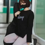 洛桑w伊梓《升玖老师 地铁吉他》主题写真：26张全套美图
