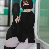 洛桑w伊梓《升玖老师 地铁吉他》主题写真：26张全套美图
