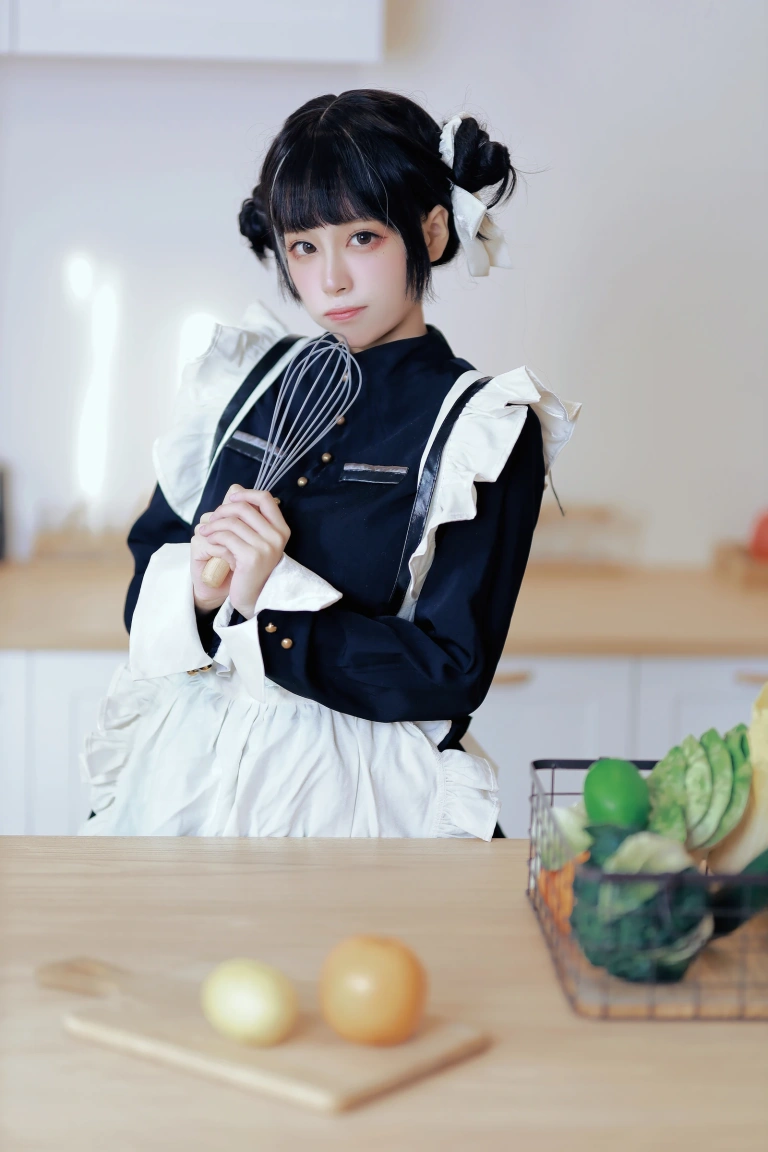 洛桑w伊梓《女仆日记Ⅲ》主题写真：28张全套美图