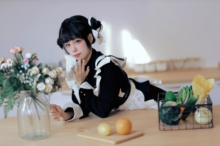 洛桑w伊梓《女仆日记Ⅲ》主题写真：28张全套美图
