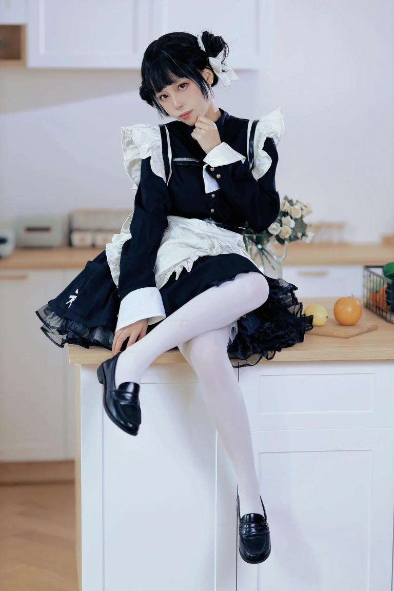 洛桑w伊梓《女仆日记Ⅲ》主题写真：28张全套美图