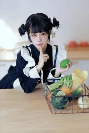 洛桑w伊梓《女仆日记Ⅲ》主题写真：28张全套美图