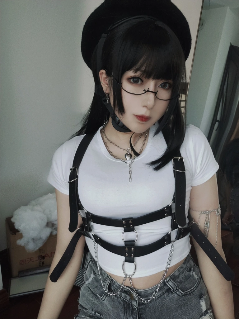 小容仔咕咕咕w《白T》主题写真：20张全套美图，含2个视频