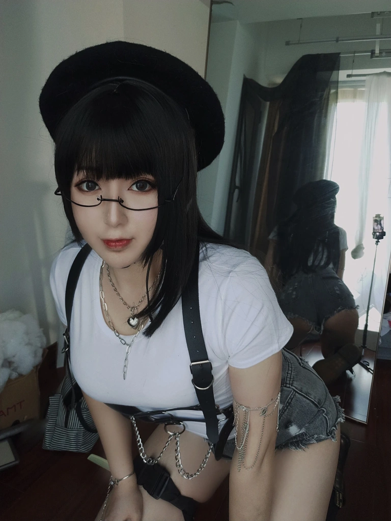 小容仔咕咕咕w《白T》主题写真：20张全套美图，含2个视频