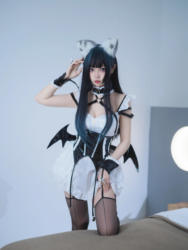 洛桑w伊梓《猫耳小恶魔》主题写真：42张全套美图，含3个视频