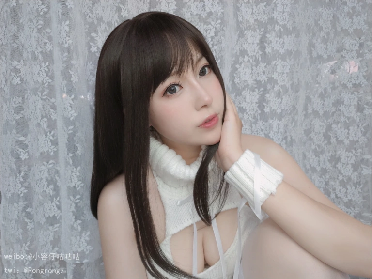 小容仔咕咕咕w《女友向 纯白毛衣》主题写真：22张全套美图，含1个视频