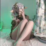 洛桑w伊梓《小草神自拍》主题写真：29张全套美图，含3个视频