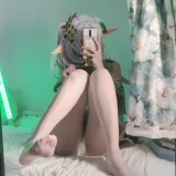 洛桑w伊梓《小草神自拍》主题写真：29张全套美图，含3个视频