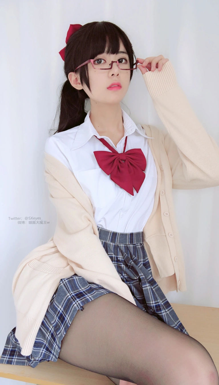 眼酱大魔王w《补丁 蝴蝶结黑丝 裸足 兽耳》主题写真：43张全套美图