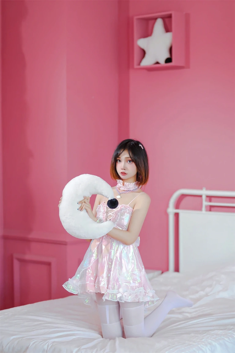 洛桑w伊梓《雪糕》主题写真：32张全套美图