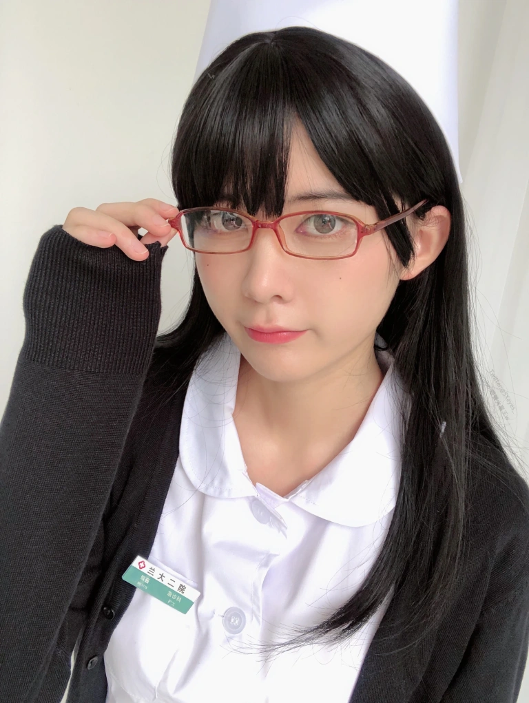 眼酱大魔王w《黑护士》主题写真：20张全套美图