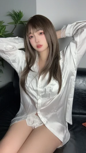 洛桑w伊梓《专属衬衫雪糕》主题写真：37张全套美图