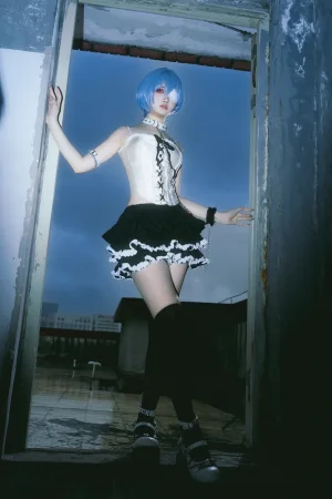 洛桑w伊梓《雨后天台》主题写真：35张全套美图
