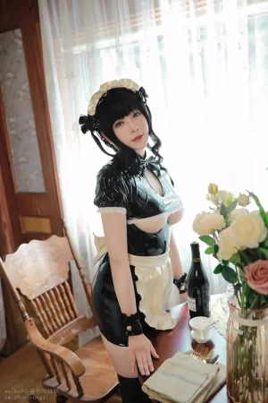 小容仔咕咕咕w《南半球女仆》主题写真：38张全套美图，含1个视频