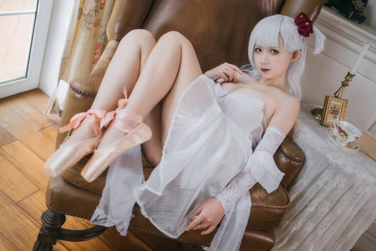 樱落酱w《翔鹤》主题写真：22张全套美图