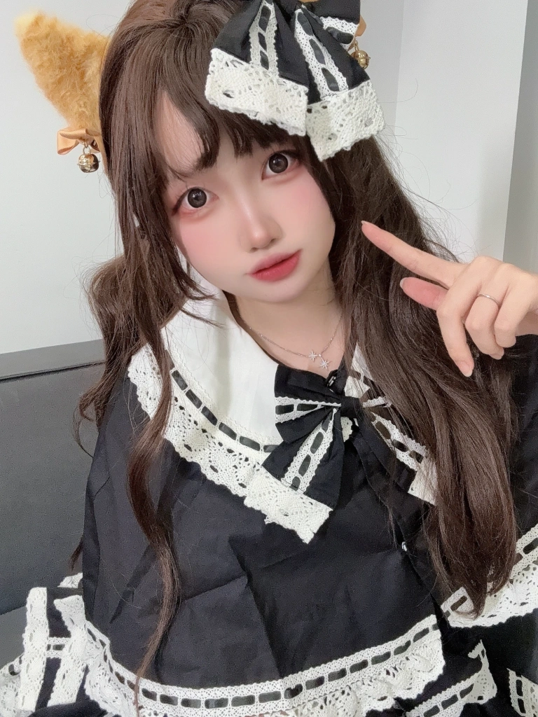 洛桑w伊梓《25年5月会员专属 猫猫+衬衫》主题写真：45张全套美图