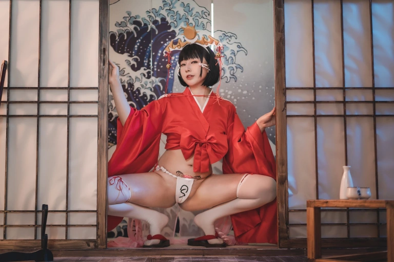 小容仔咕咕咕w《黑兽巫女辉夜》主题写真：32张全套美图