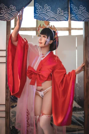 小容仔咕咕咕w《黑兽巫女辉夜》主题写真：32张全套美图