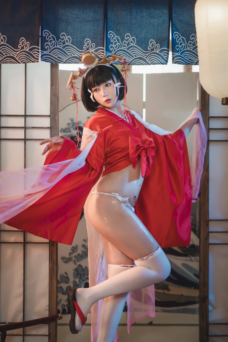 小容仔咕咕咕w《黑兽巫女辉夜》主题写真：32张全套美图