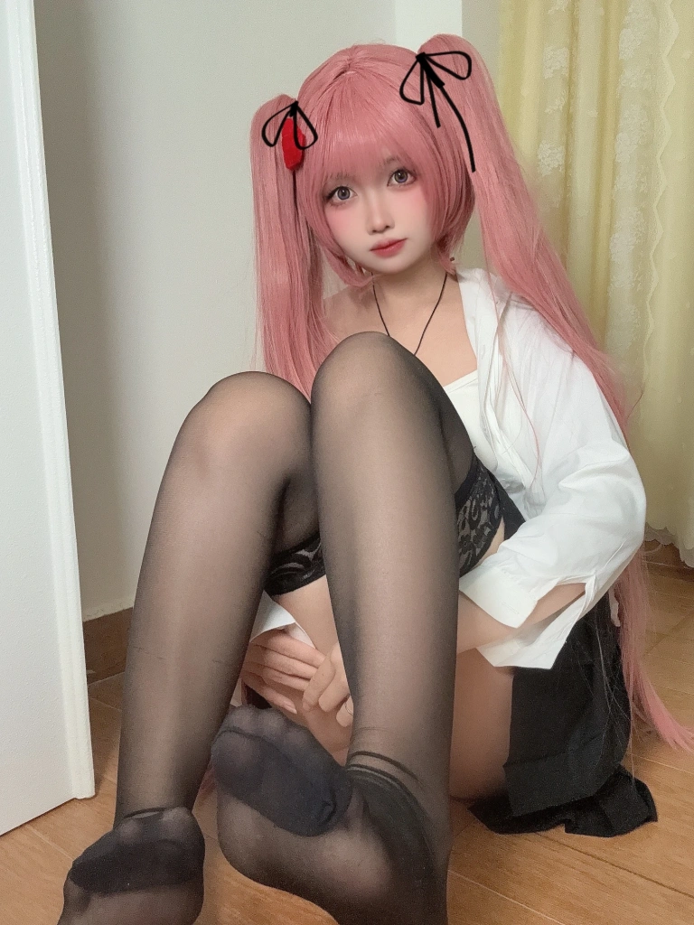 洛桑w伊梓《25年3月会员专属 学妹黄裙》主题写真：34张全套美图