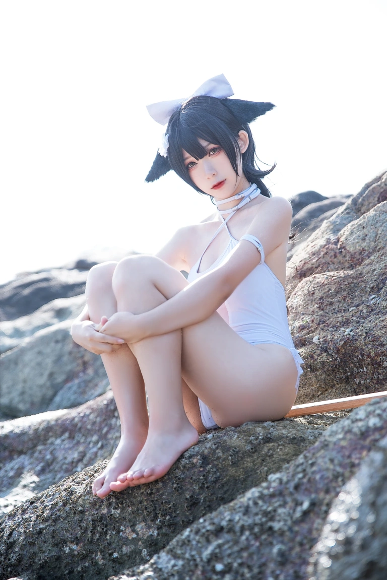 樱落酱w《高雄泳装》主题写真：9张全套美图