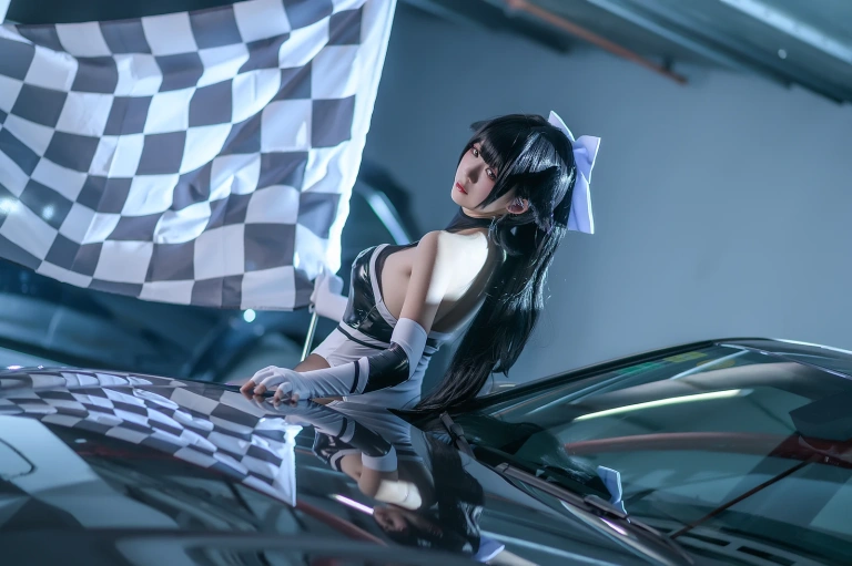 樱落酱w《高雄赛车》主题写真：12张全套美图