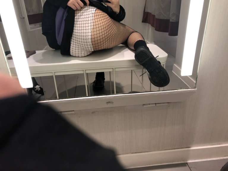 眼酱大魔王w《试衣间无修原图带视频》主题写真：27张全套美图，含2个视频