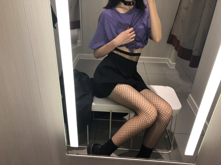 眼酱大魔王w《试衣间无修原图带视频》主题写真：27张全套美图，含2个视频