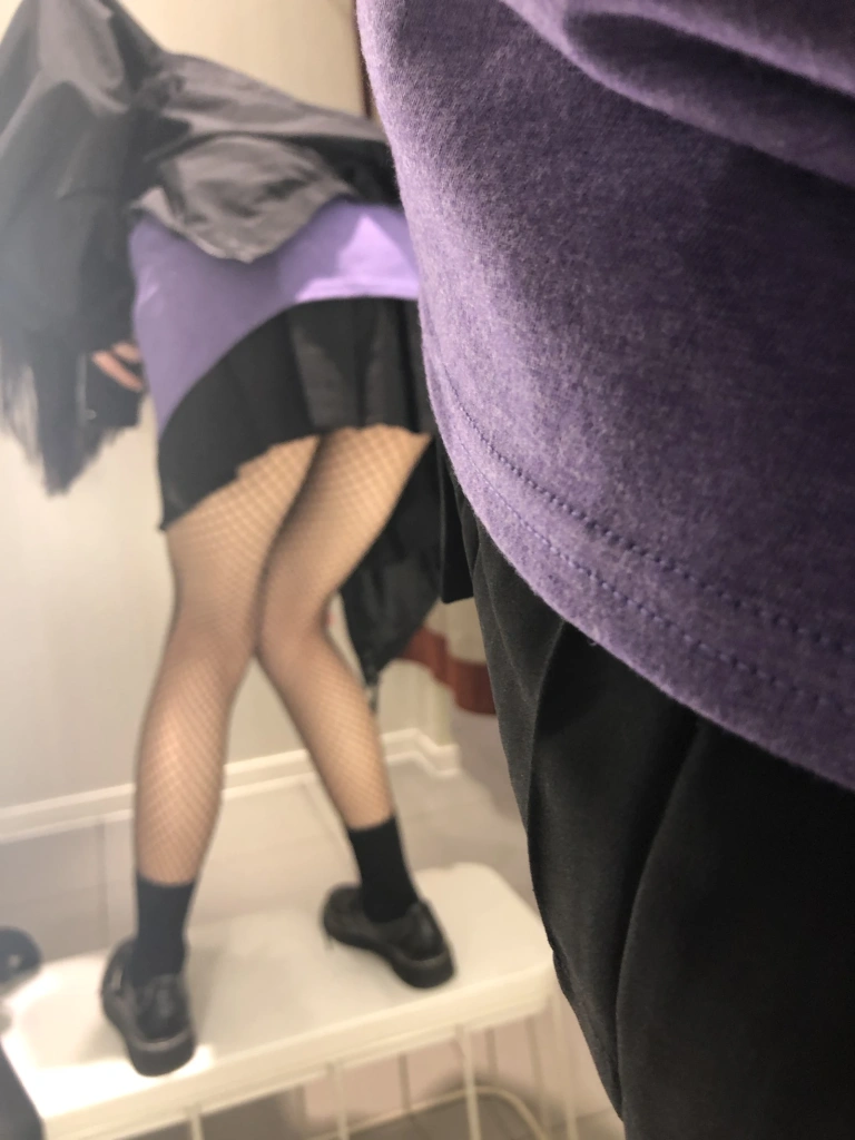 眼酱大魔王w《试衣间无修原图带视频》主题写真：27张全套美图，含2个视频