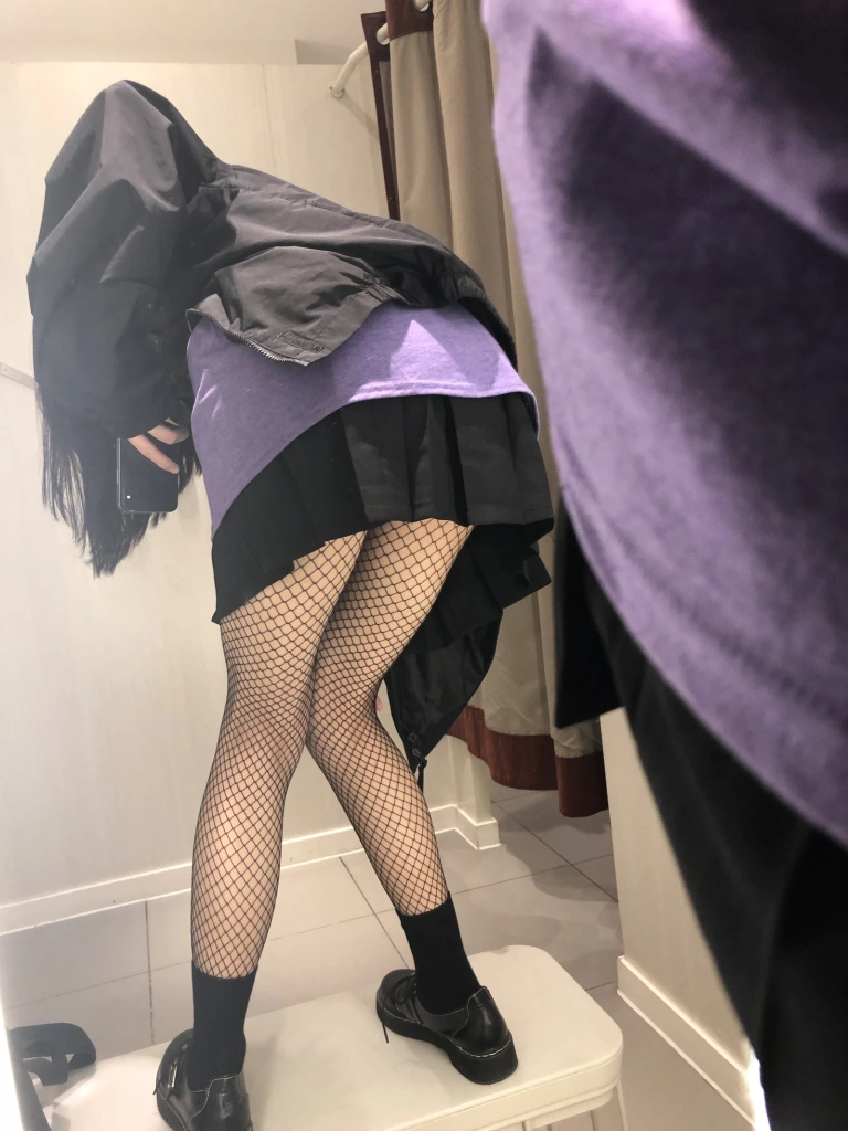 眼酱大魔王w《试衣间无修原图带视频》主题写真：27张全套美图，含2个视频