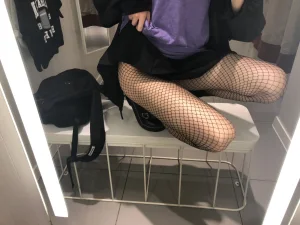 眼酱大魔王w《试衣间无修原图带视频》主题写真：27张全套美图，含2个视频